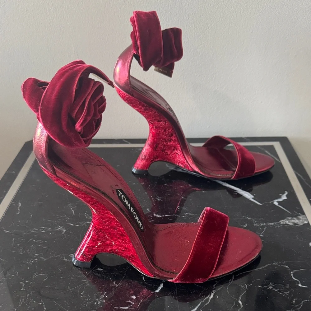 Tom Ford Burgundy Velvet Heels curved wedge rare 39 fetish ankle strap - Picture 3 of 5